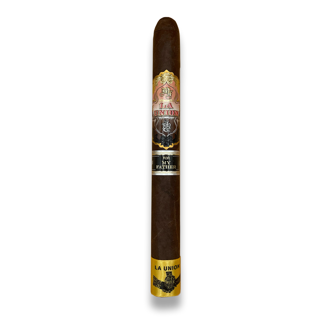 Cigar with 'La Union' label on a white background